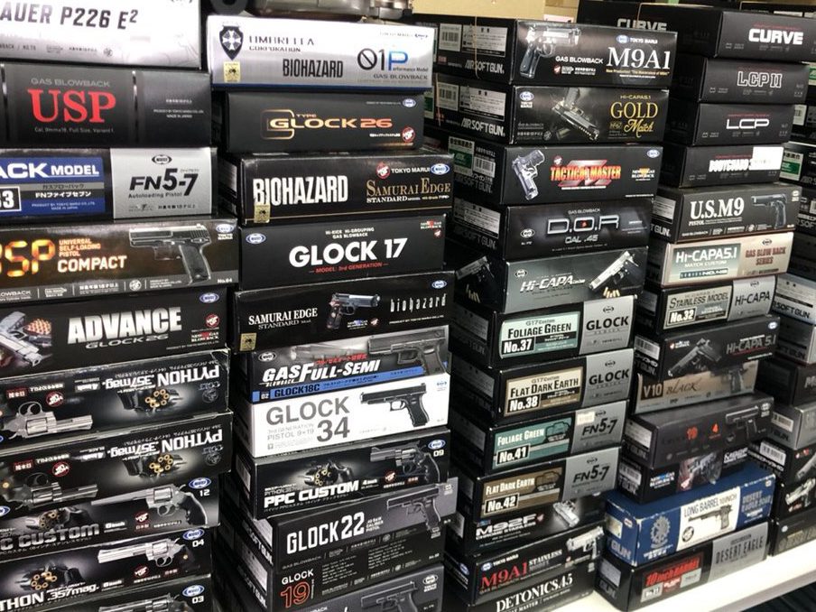 エアガン 外箱 山積み