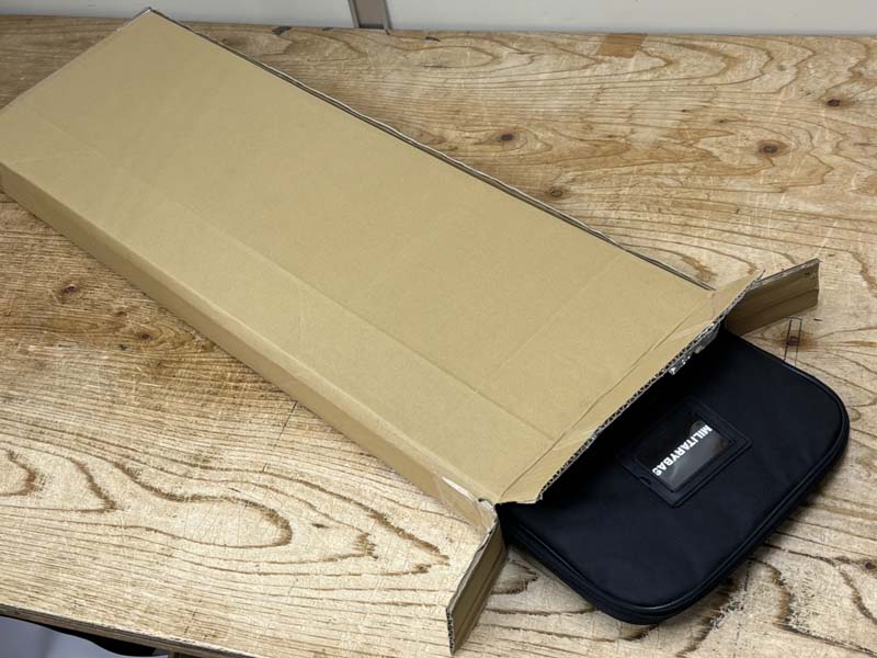 段ボールに入っているソフトガンケース